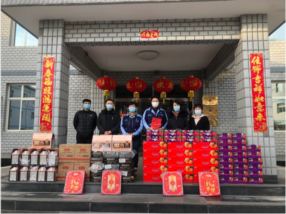 區(qū)鎮(zhèn)兩級(jí)領(lǐng)導(dǎo)蒞臨天罡為留京過年員工送溫暖