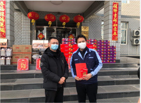 區(qū)鎮(zhèn)兩級(jí)領(lǐng)導(dǎo)蒞臨天罡為留京過年員工送溫暖